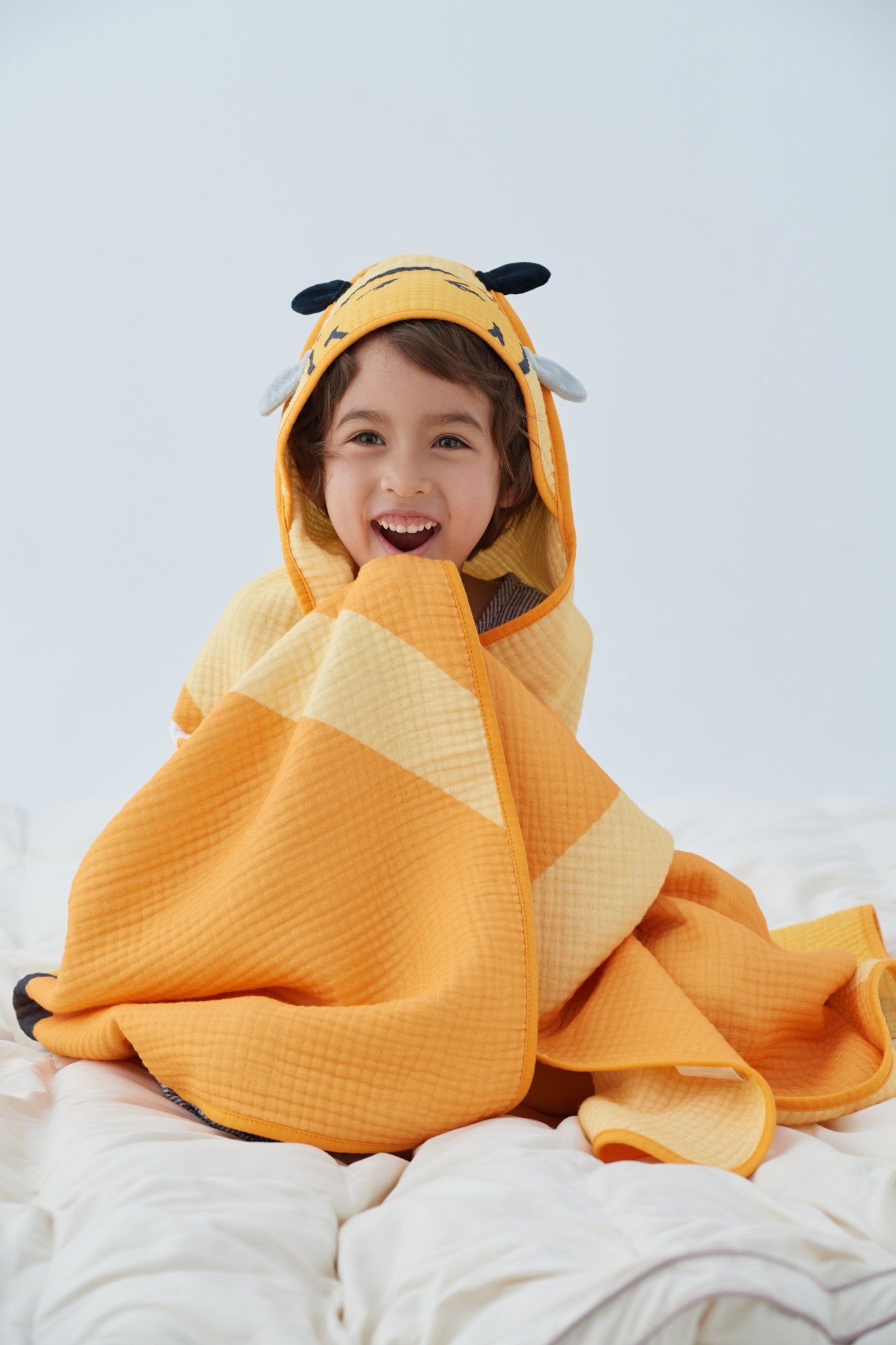 SmileyWorld Kids' 6 - layer cotton gauze bath towel - SmileyWorld